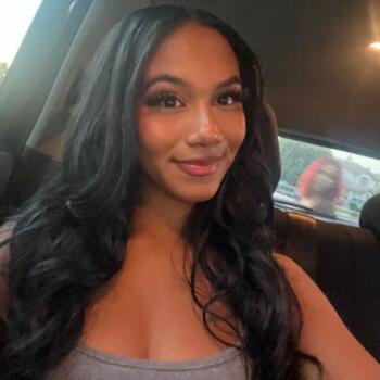 Babysitter in Fontana: Nia