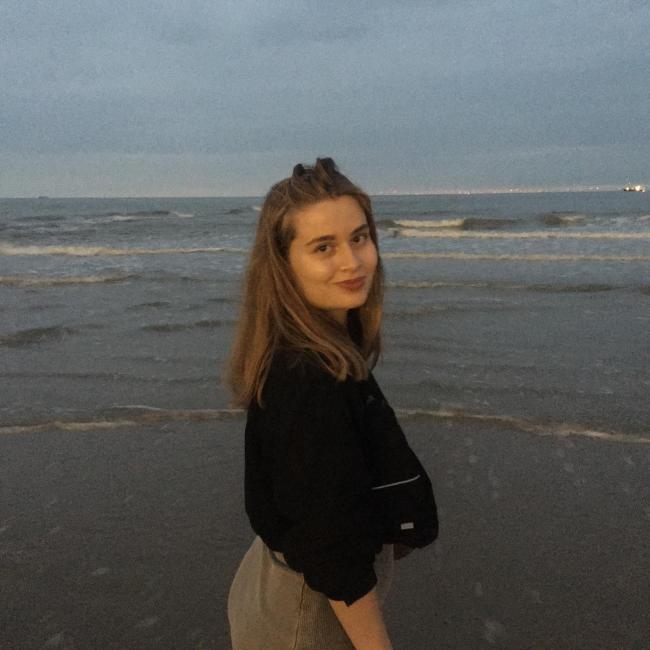 Arlon的保母: Noémie