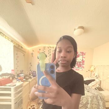 Babysitter in Hamilton: Joyce