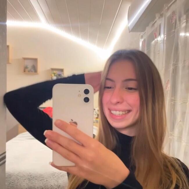 Babysitter in Étrepigney: Lola