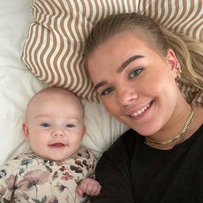 Oppaswerk in Volendam: Sarah