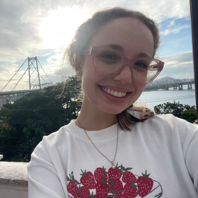Babysitter in São José dos Campos: Lauren