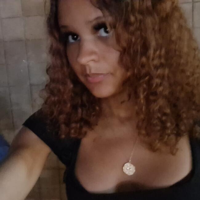 Babysitter in Desert Hot Springs: Dessaraye