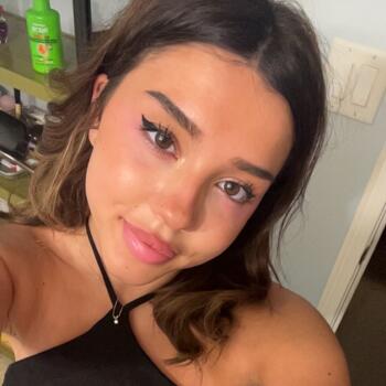 Babysitter Oakville: Angelina