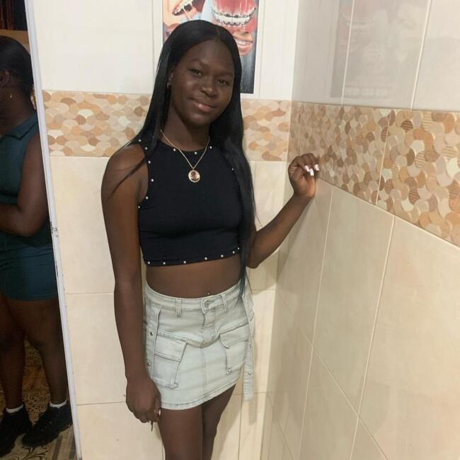 Babysitter in Baní: Tomairi