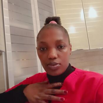 Babysitter Riyadh: Sandy