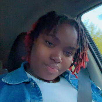 Baby-sitter in Le Moyne: Pauline