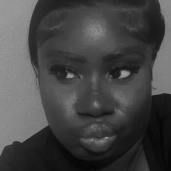 Babysitter in Old Harbour: Krysani