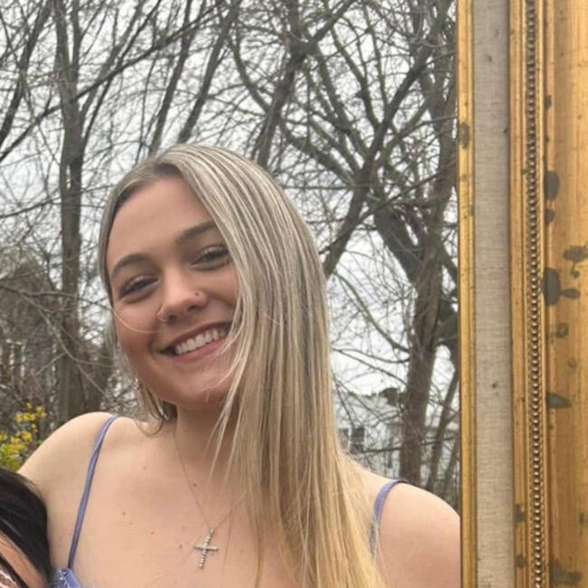Babysitter in Woonsocket: Hannah