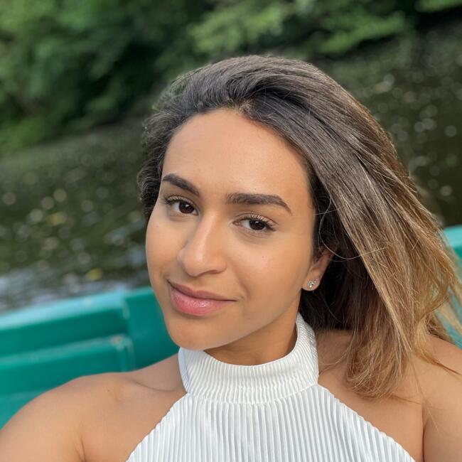 Babysitter in Paris: Razan