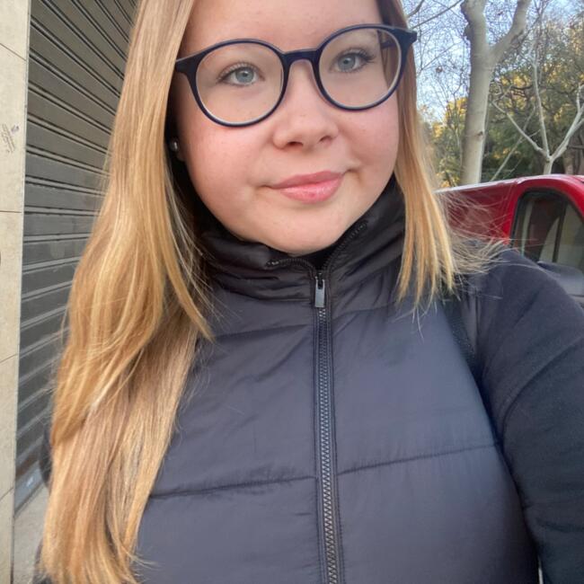 Babysitter in Castelldefels: Veronika