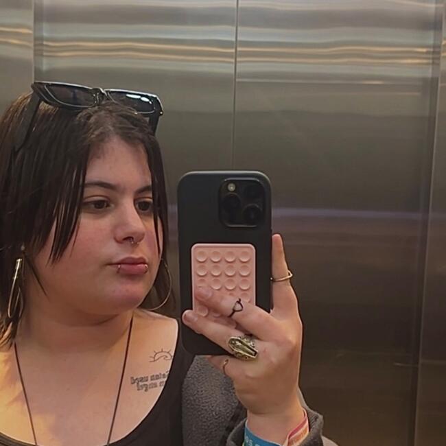 בייביסיטר ב- חיפה: לירי