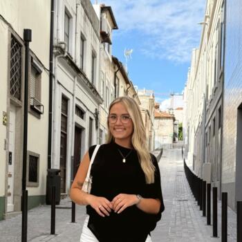Babysitter in Porto: Adriana