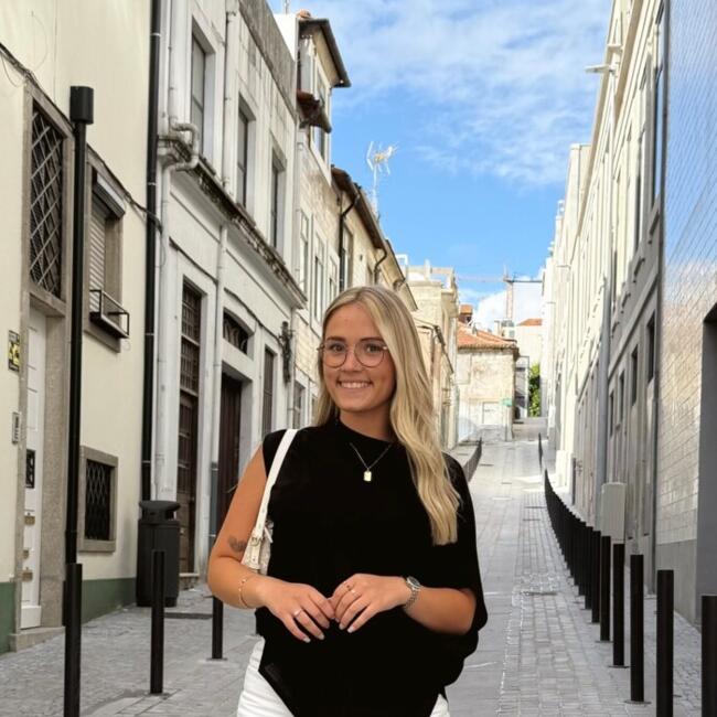 Babysitter in Porto: Adriana