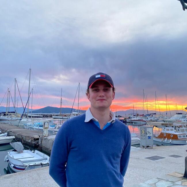 Babysitter in Paris: Exupere