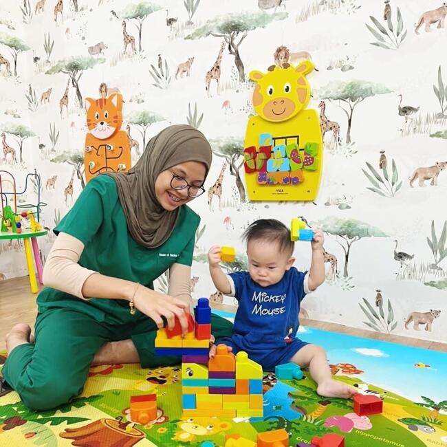 Babysitter in Kampung Tanjung Keling: Nur