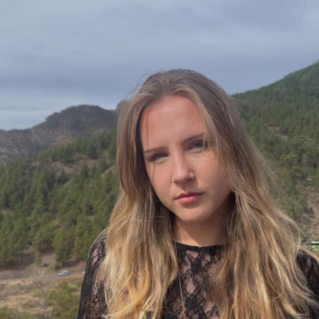 Babysitter in Glasgow: Hannah