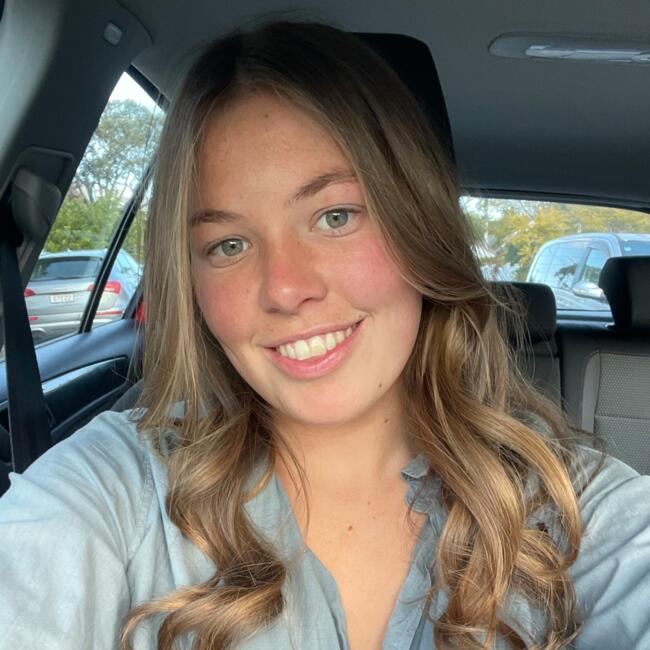 Babysitter in Dunedin: Poppy