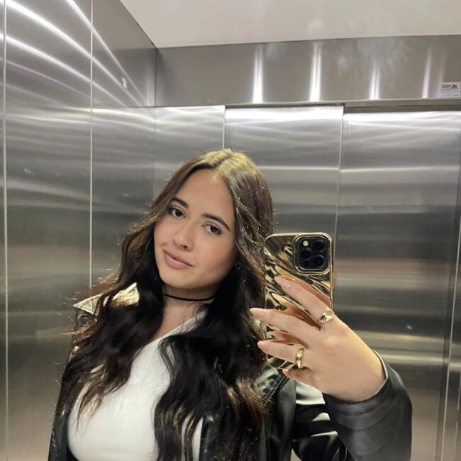 Babysitter in Poços de Caldas: Mirella