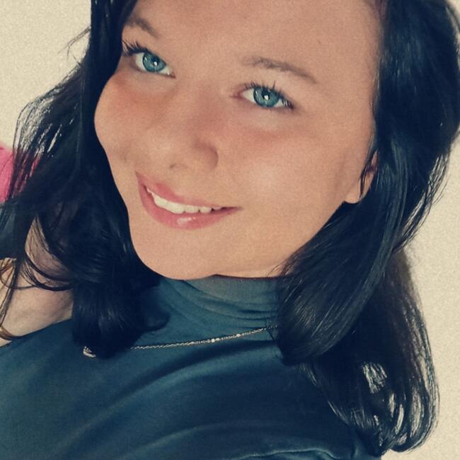 Babysitter in Pont-de-Metz: Emma