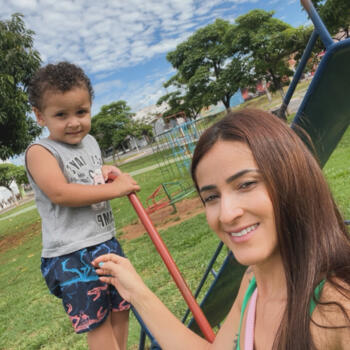 Emprego de babá em Piracanjuba: emprego de babá Adriana