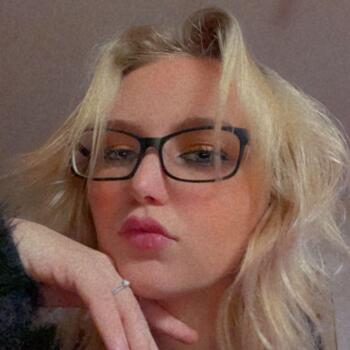 Babysitter in Villeneuve-la-Garenne: Andréa