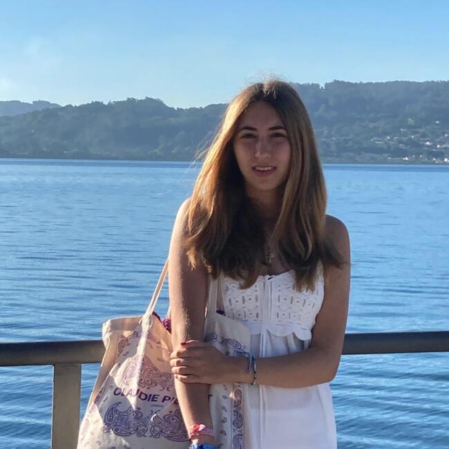 Babysitter in Croissy-sur-Seine: Elisa