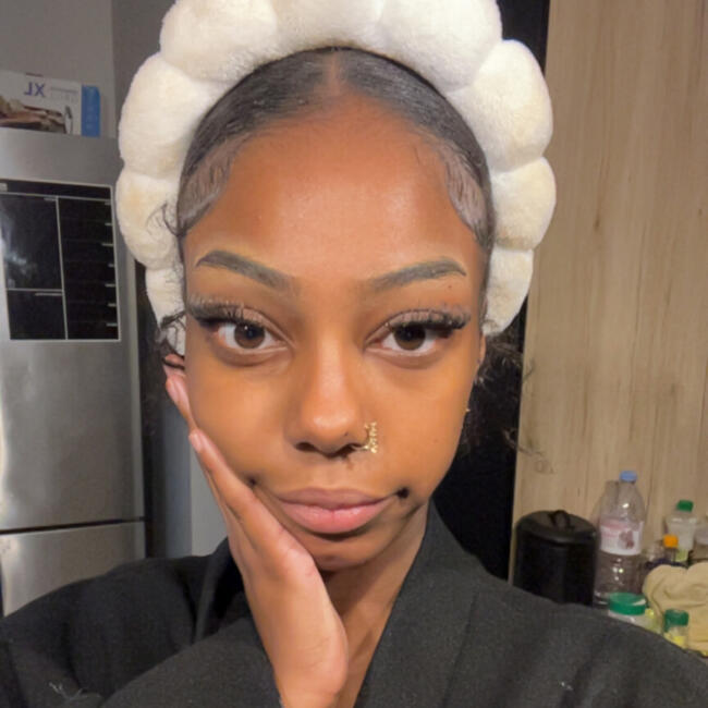 Babysitter in Étréchy: India