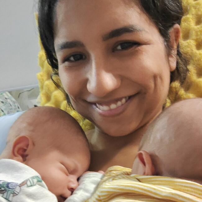 Emprego de babá em Brasília: Thamires