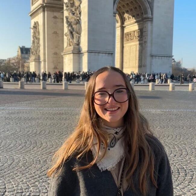 Babysitter in Bron: Jeanne