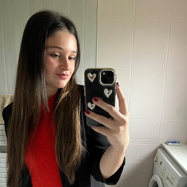 Babysitter in Orange: Zelie