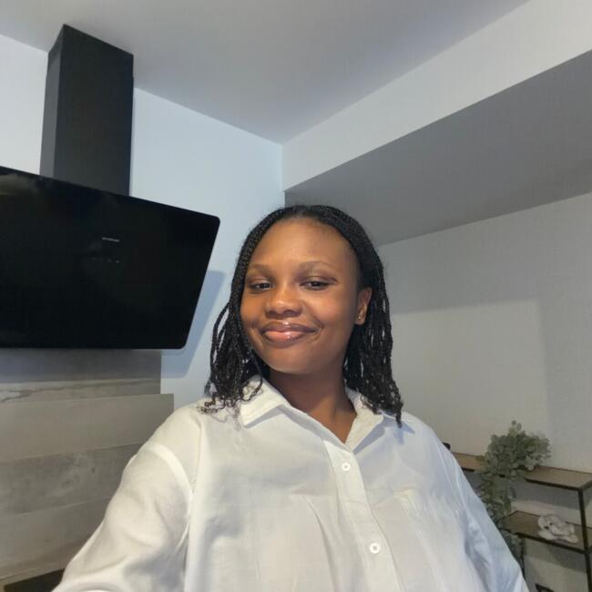 Babysitter in Roanne: HADJA