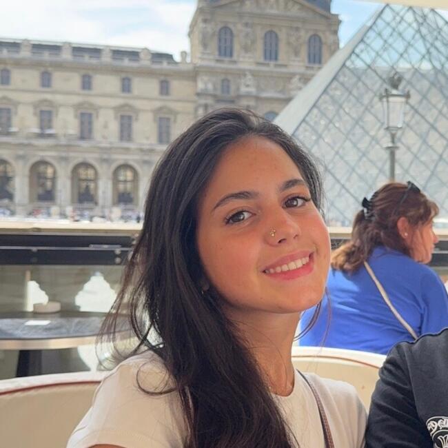 Babysitter in Marseille: Eva