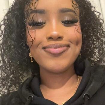 Babysitter in Northampton: Libya