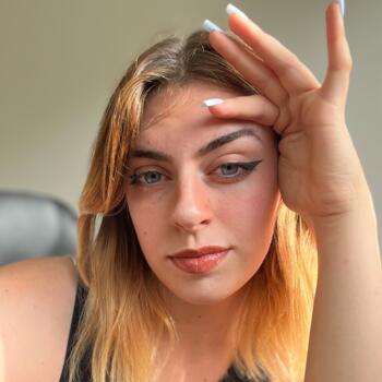 Babysitter in Saint-André-de-la-Roche: Olivia