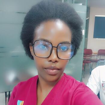 جليسة أطفال دبي: Sanyu