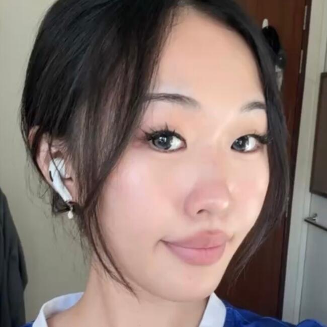 Babysitter in Singapore: Julia