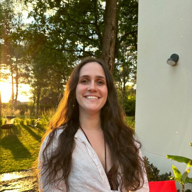 Babysitter in Paris: Clara