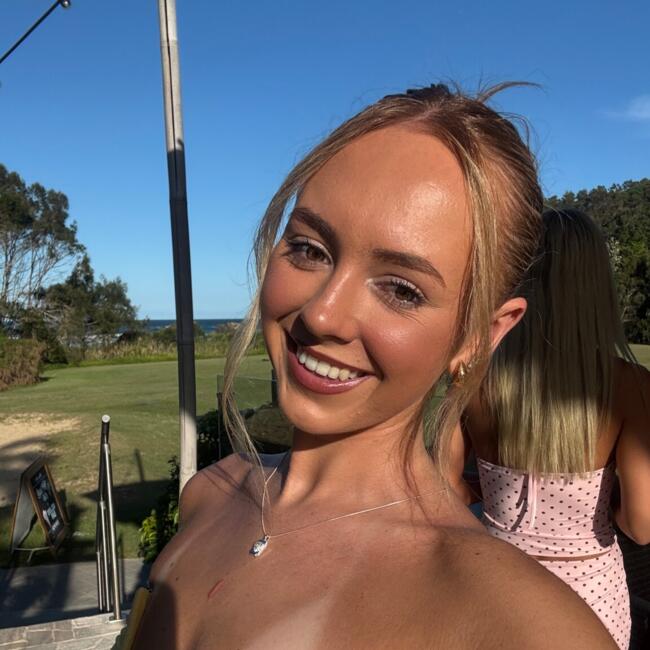 Babysitter in Coffs Harbour: Aleisya