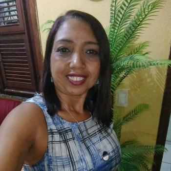 Agência de babá em Fortaleza: Adriana