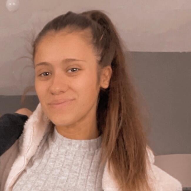 Babysitter in Brighouse: Emma