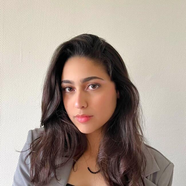 Babysitter in Angers: Hamda