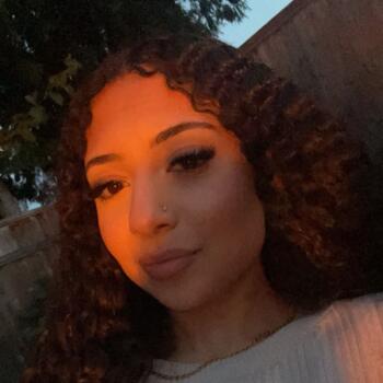 Baby-sitter in Delta: Zahra