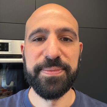 משרת בייביסיטר ב- ראש העין: משרת בייביסיטר Shahar Ami