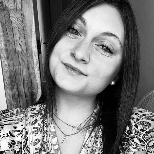 Babysitter in Sainte-Tulle: Jade