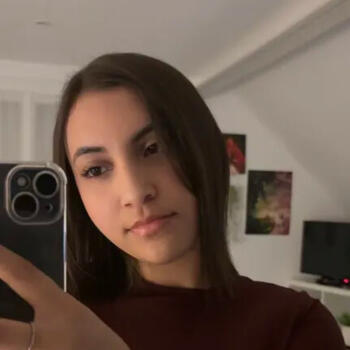 Babysitter in Vaumort: Syrine