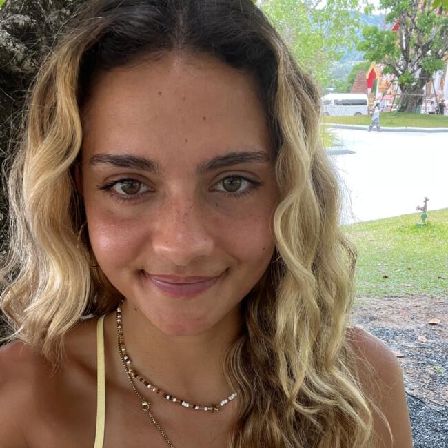 Babysitter in Paris: Chloé