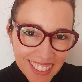 Babysitter in Tavira: Ariane Karla Nunes Costa