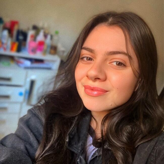 Babysitter in Três Coroas: Laura