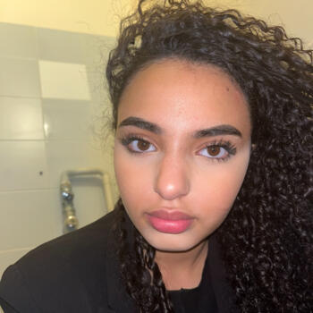 Baby-sitter in Villeurbanne: Amira